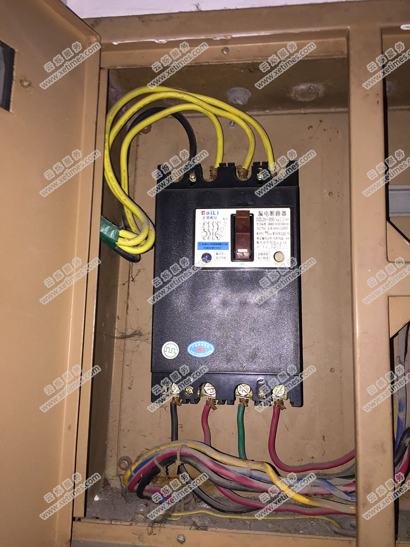 淮安市機房搬遷現(xiàn)場斷電后設備拆卸圖
